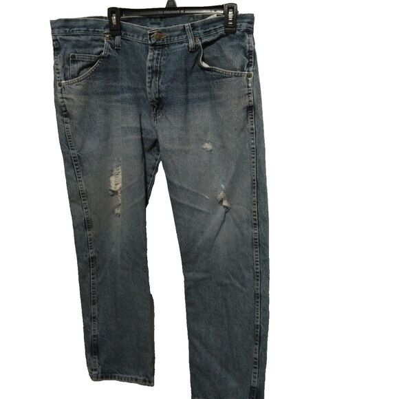 Wrangler Jeans Size 38x29 Reg Fit Straight Leg Distressed Mens Jeans - Picture 1 of 12